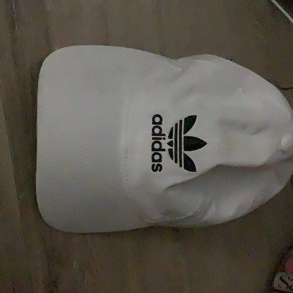 Addidas simple hat - Picture 1 of 3